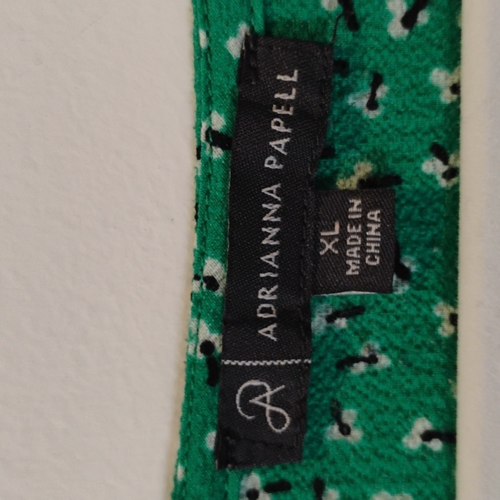 Adriana Papell size extra large green with little flowers women's top - Picture 3 of 6